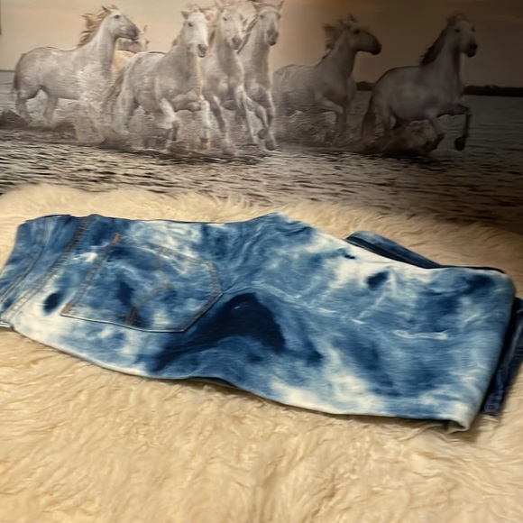 Tie dyed Levi’s 501 jeans - Picture 8 of 8